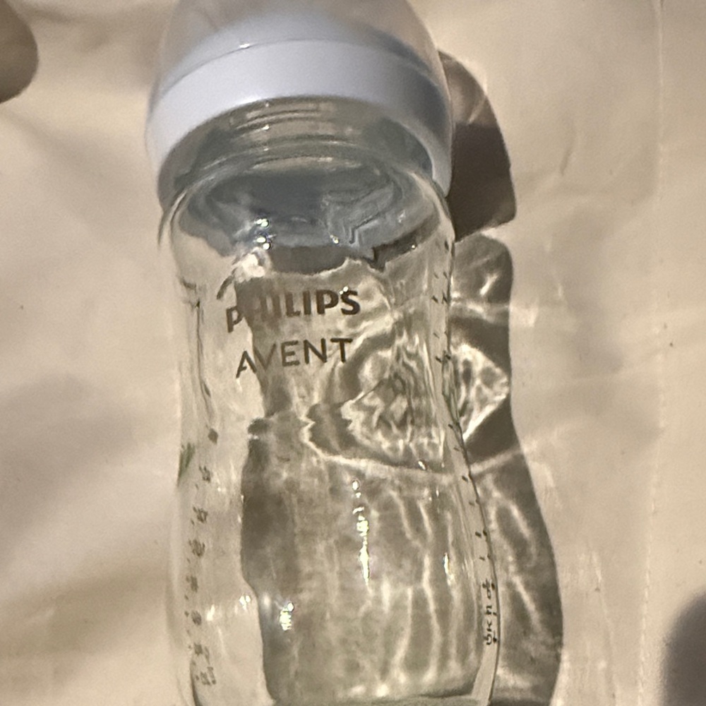 Philips Avent Baby Bottles with White Caps - Picture 2 of 3